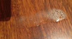 Ce se întâmplă dacă câinele lacrimi de spumă galbenă